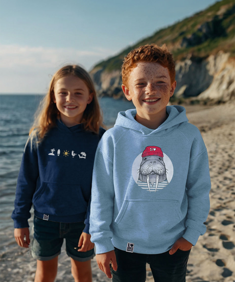 Küstenkind Hoodie – Maritimer Herzenswärmer